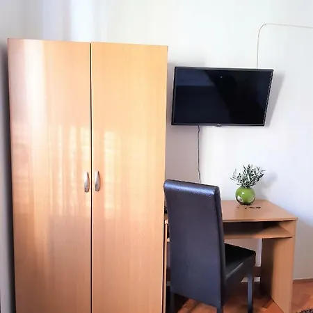Maja Apartment *